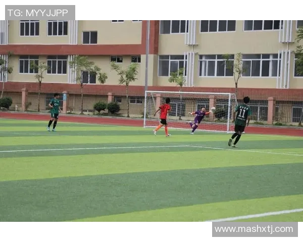 孔迩街小学足球明星闪耀校园赛场展现青春活力与团队精神